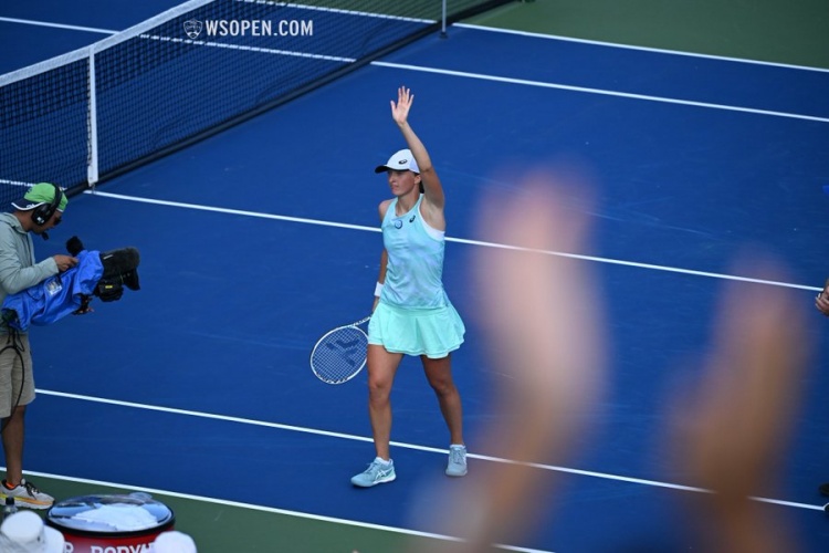 更是他对比 更是他对比